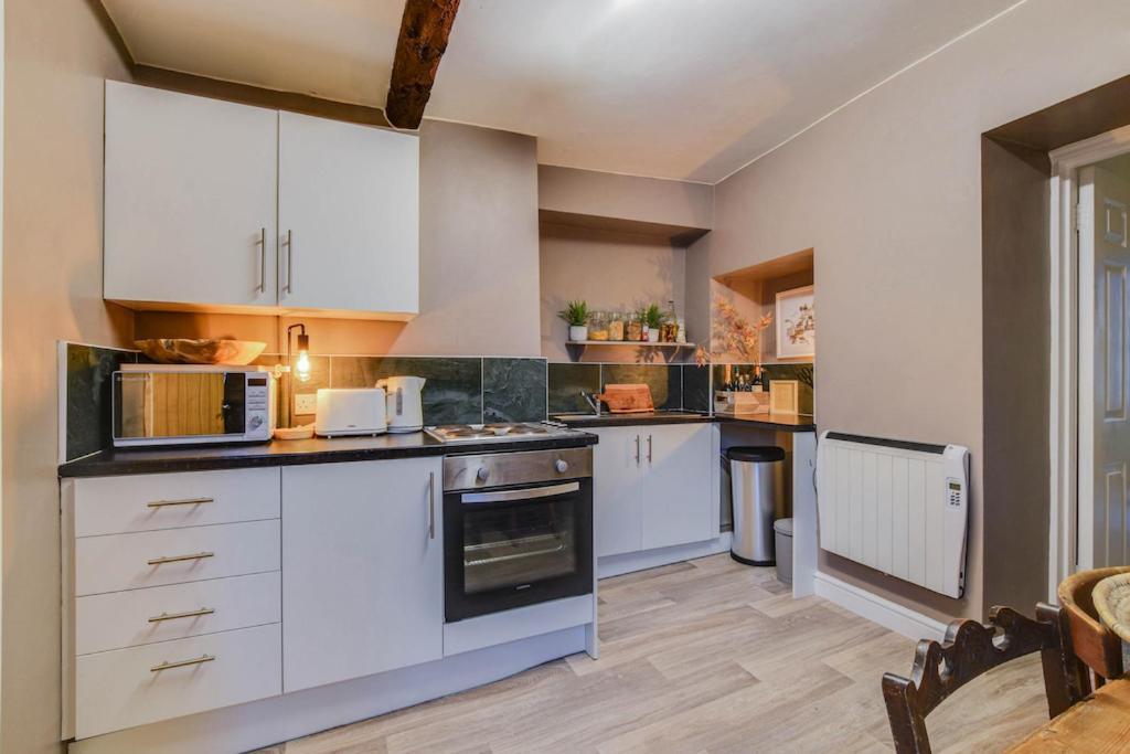 The Malthouse - Naturally Styled Central Apartment ไซเร็นเซสเตอร์ ภายนอก รูปภาพ