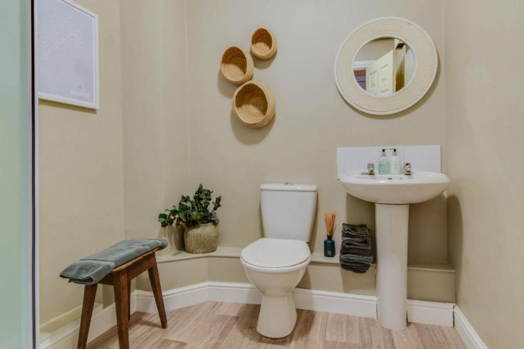 The Malthouse - Naturally Styled Central Apartment ไซเร็นเซสเตอร์ ภายนอก รูปภาพ